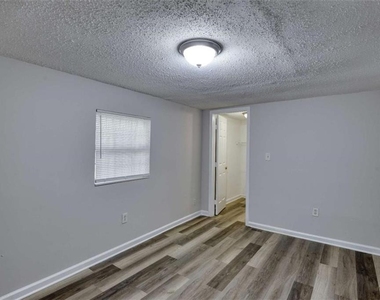 2486 Claude Street Nw - Photo Thumbnail 6