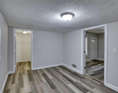 2486 Claude Street Nw - Photo Thumbnail 7