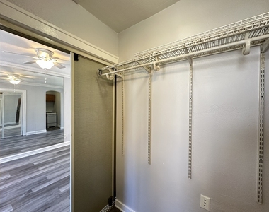 661 W Sheridan Road - Photo Thumbnail 16
