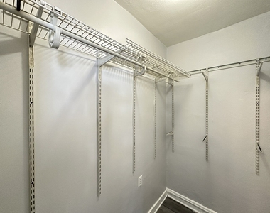 661 W Sheridan Road - Photo Thumbnail 14