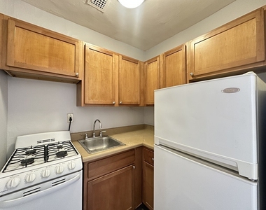 661 W Sheridan Road - Photo Thumbnail 3