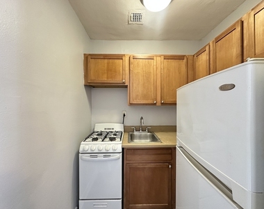 661 W Sheridan Road - Photo Thumbnail 2