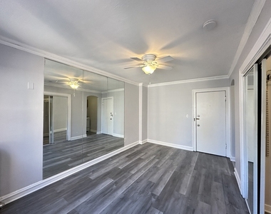 661 W Sheridan Road - Photo Thumbnail 9