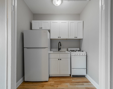 1414 W Pratt Boulevard - Photo Thumbnail 3