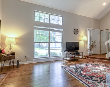 1230 N Knollwood Drive - Photo Thumbnail 5