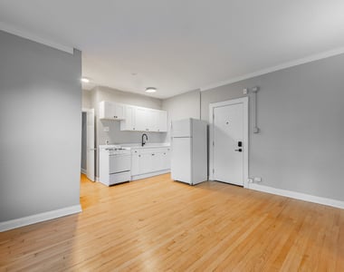1414 W Pratt Boulevard - Photo Thumbnail 2