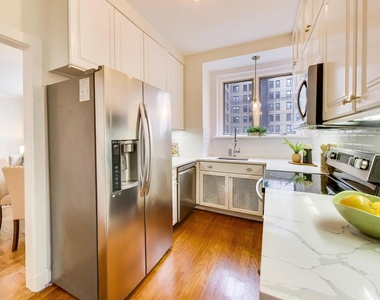 222 E Chestnut Street - Photo Thumbnail 4