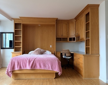 211 E Ohio Street - Photo Thumbnail 3