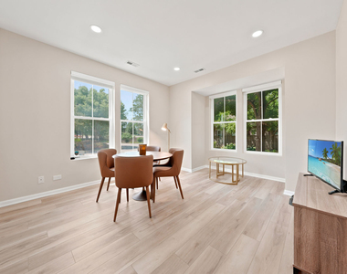 2112 S Crambourne Way - Photo Thumbnail 3