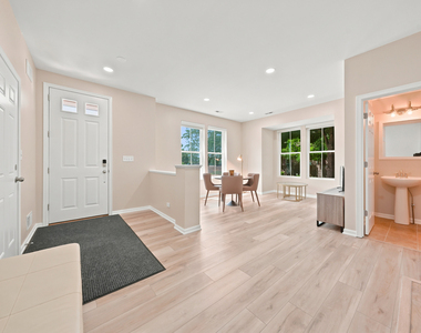 2112 S Crambourne Way - Photo Thumbnail 2