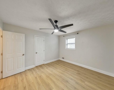3701 Thornwood Way - Photo Thumbnail 42