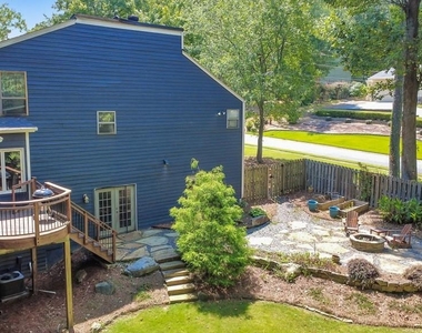 3701 Thornwood Way - Photo Thumbnail 23