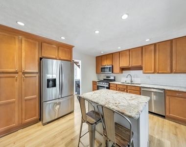 3701 Thornwood Way - Photo Thumbnail 6