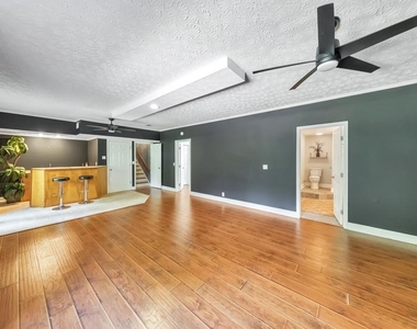 3701 Thornwood Way - Photo Thumbnail 17