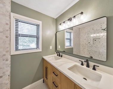 3701 Thornwood Way - Photo Thumbnail 13
