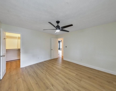 3701 Thornwood Way - Photo Thumbnail 12