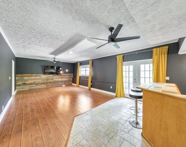 3701 Thornwood Way - Photo Thumbnail 16