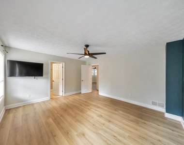 3701 Thornwood Way - Photo Thumbnail 9