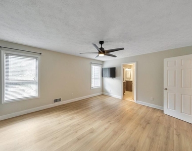 3701 Thornwood Way - Photo Thumbnail 38