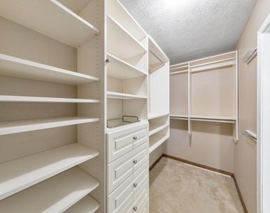 3701 Thornwood Way - Photo Thumbnail 11