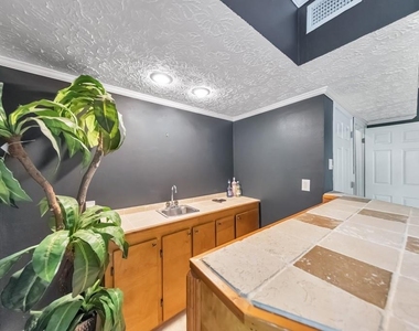 3701 Thornwood Way - Photo Thumbnail 46