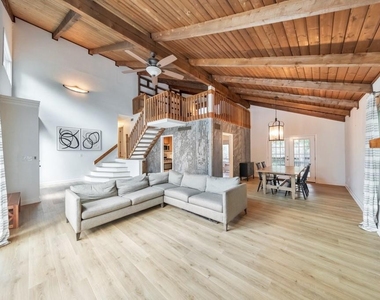 3701 Thornwood Way - Photo Thumbnail 4