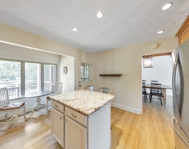 3701 Thornwood Way - Photo Thumbnail 7
