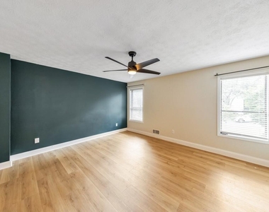 3701 Thornwood Way - Photo Thumbnail 8
