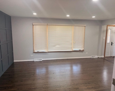 9336 Moody Avenue - Photo Thumbnail 4