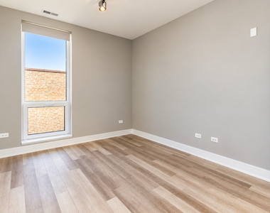 1554 N Talman Avenue - Photo Thumbnail 13