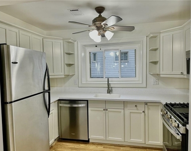 835 Glendale Terrace Ne - Photo Thumbnail 5