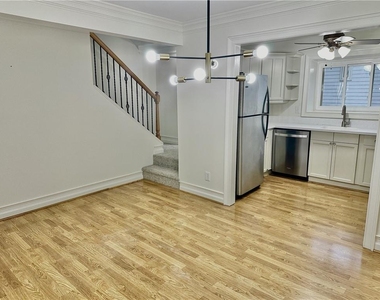 835 Glendale Terrace Ne - Photo Thumbnail 4