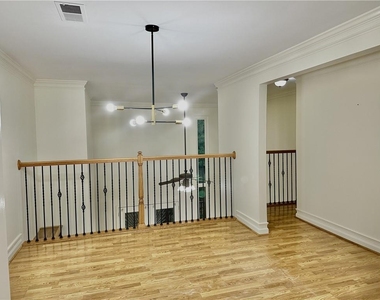 835 Glendale Terrace Ne - Photo Thumbnail 6