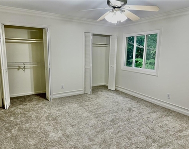 835 Glendale Terrace Ne - Photo Thumbnail 10