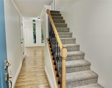 835 Glendale Terrace Ne - Photo Thumbnail 1