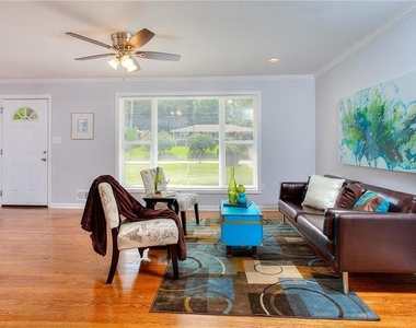 2374 Shamrock Drive - Photo Thumbnail 8