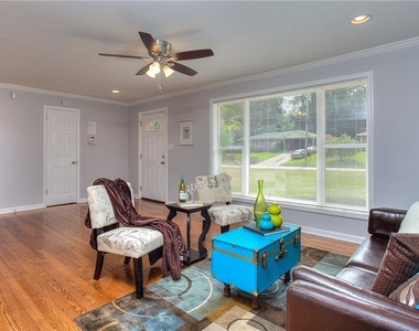 2374 Shamrock Drive - Photo Thumbnail 7