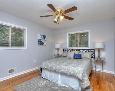 2374 Shamrock Drive - Photo Thumbnail 16