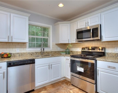 2374 Shamrock Drive - Photo Thumbnail 12