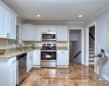 2374 Shamrock Drive - Photo Thumbnail 10