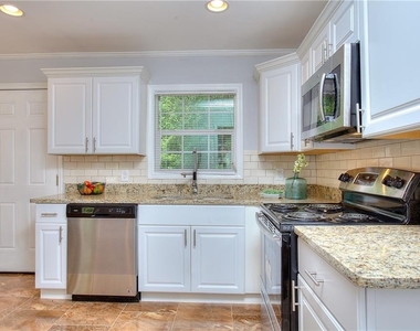 2374 Shamrock Drive - Photo Thumbnail 11