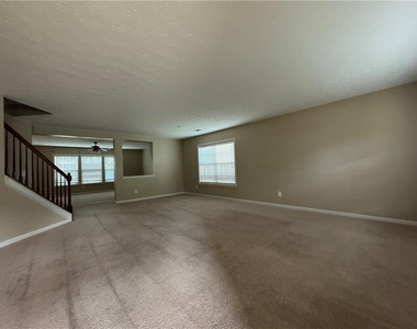 110 Cedar Bay Circle - Photo Thumbnail 2