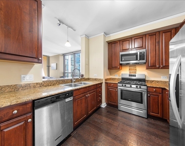 420 E Waterside Drive - Photo Thumbnail 7