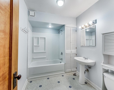 4229 N Ashland Avenue - Photo Thumbnail 10