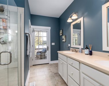 7 Windward Way - Photo Thumbnail 22
