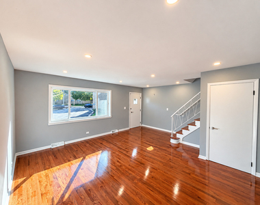 529 E Lincoln Street - Photo Thumbnail 3