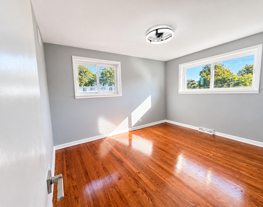 529 E Lincoln Street - Photo Thumbnail 14