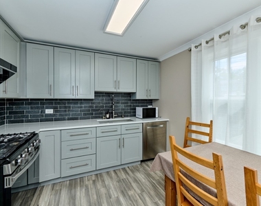 926 N Boxwood Drive - Photo Thumbnail 7