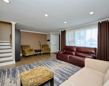 926 N Boxwood Drive - Photo Thumbnail 4