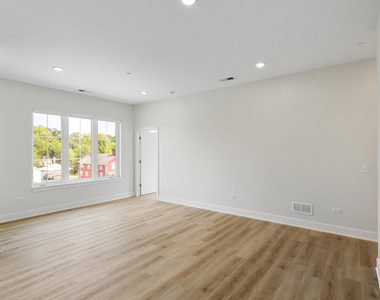 128 E State Street - Photo Thumbnail 3